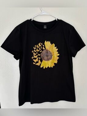 Butterfly Sunflower Black Tee Size Large